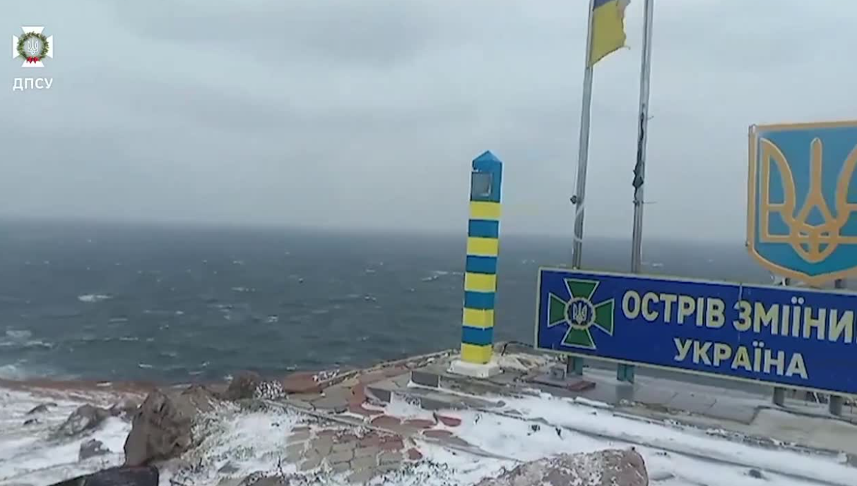 Прикордонники показали, який вигляд має острів Зміїний взимку